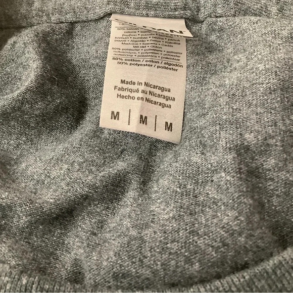 Gildan Size Medium Heavily Meditated Grey Long Sleeve Tee. New without Tags - Picture 3 of 3